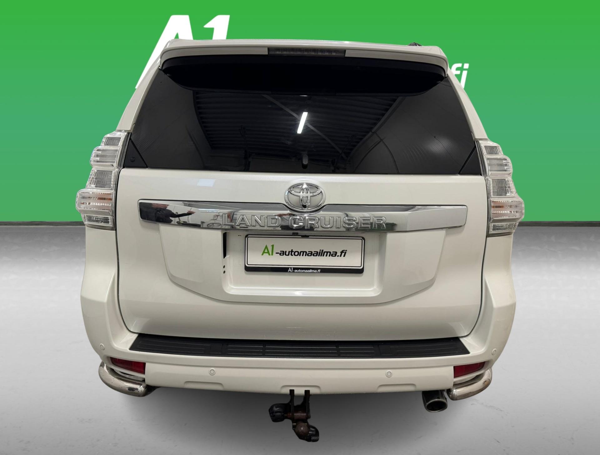 TOYOTA Land Cruiser 2016