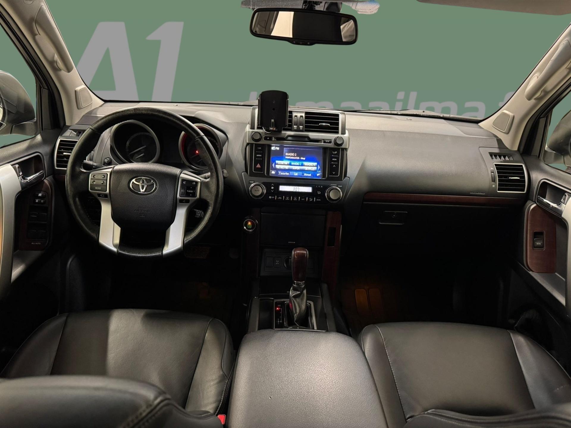 TOYOTA Land Cruiser 2016