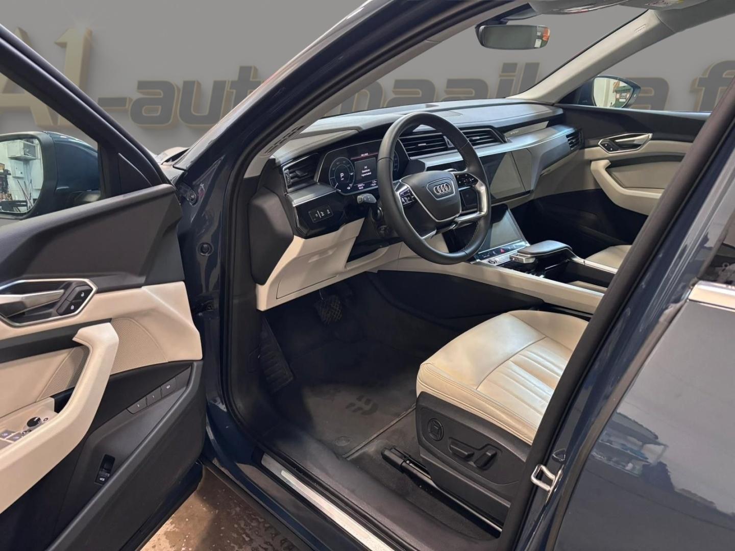 AUDI Q8 e-tron 2024