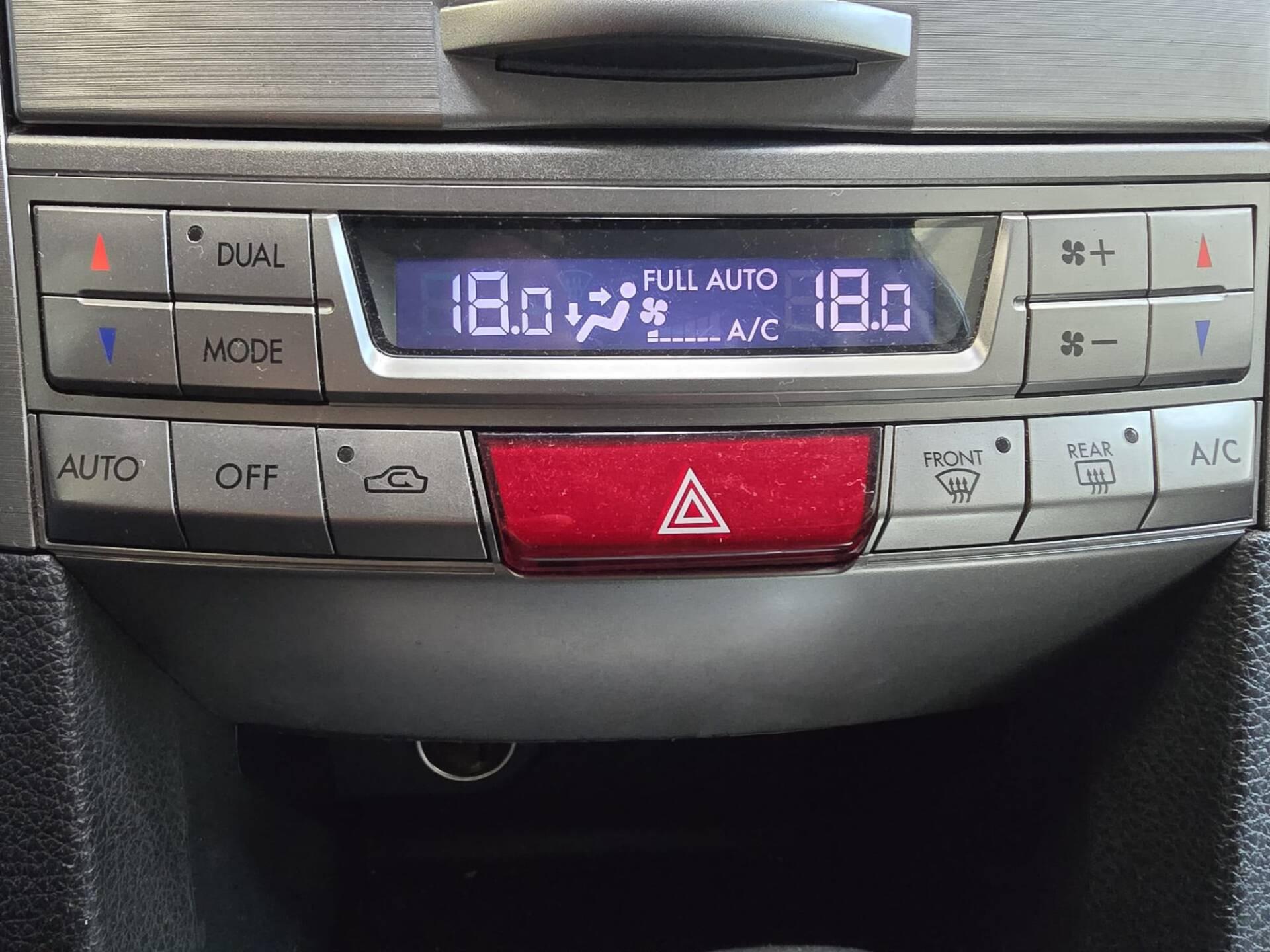 SUBARU Outback 2011