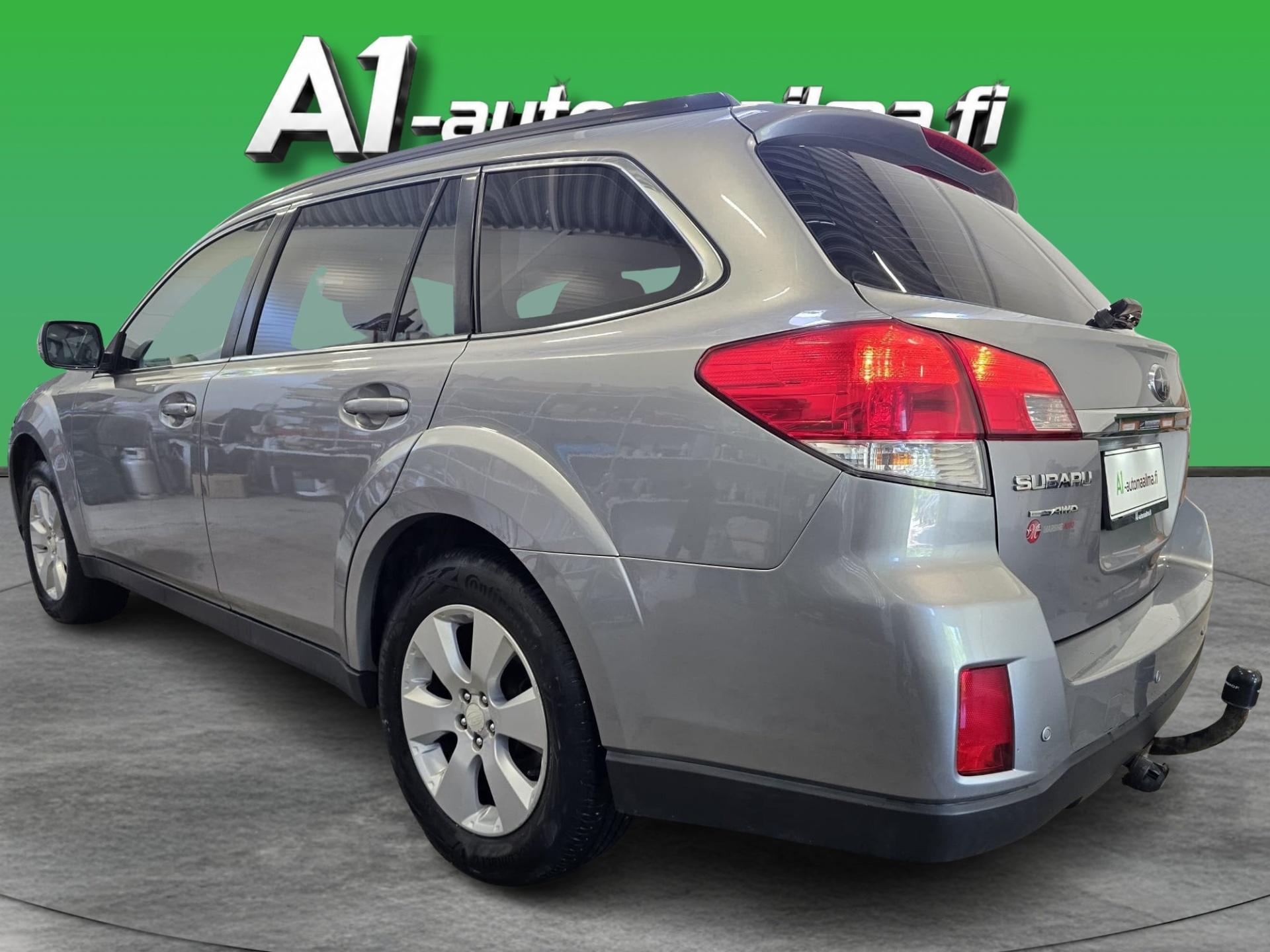 SUBARU Outback 2011
