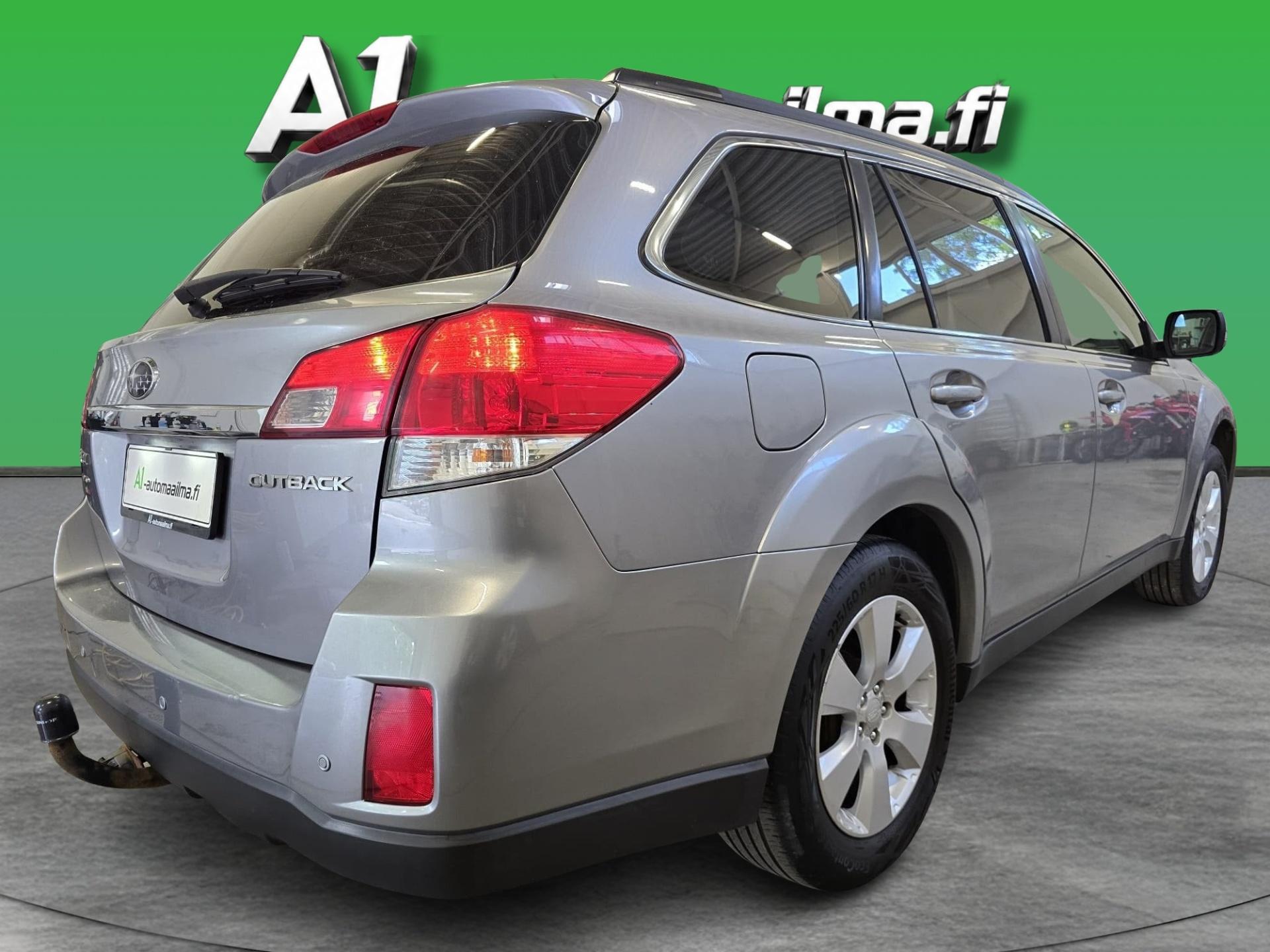 SUBARU Outback 2011