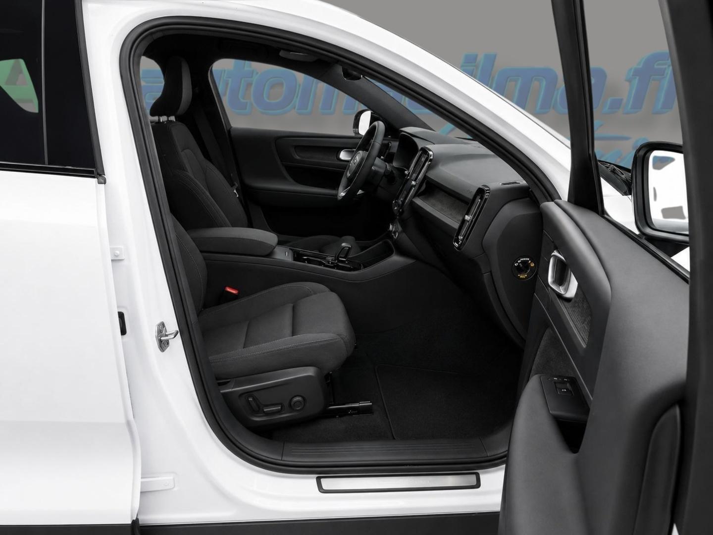 VOLVO C40 2023