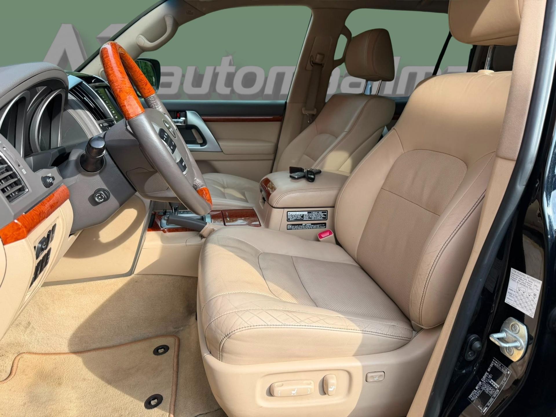 TOYOTA Land Cruiser 2014