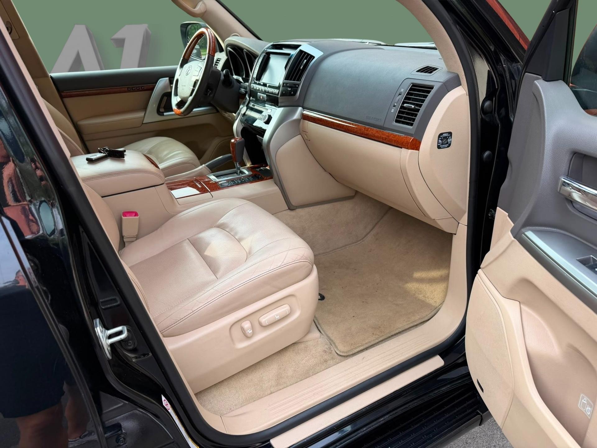 TOYOTA Land Cruiser 2014