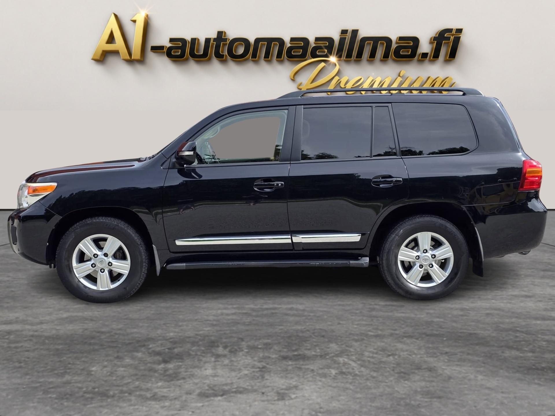 TOYOTA Land Cruiser 2014