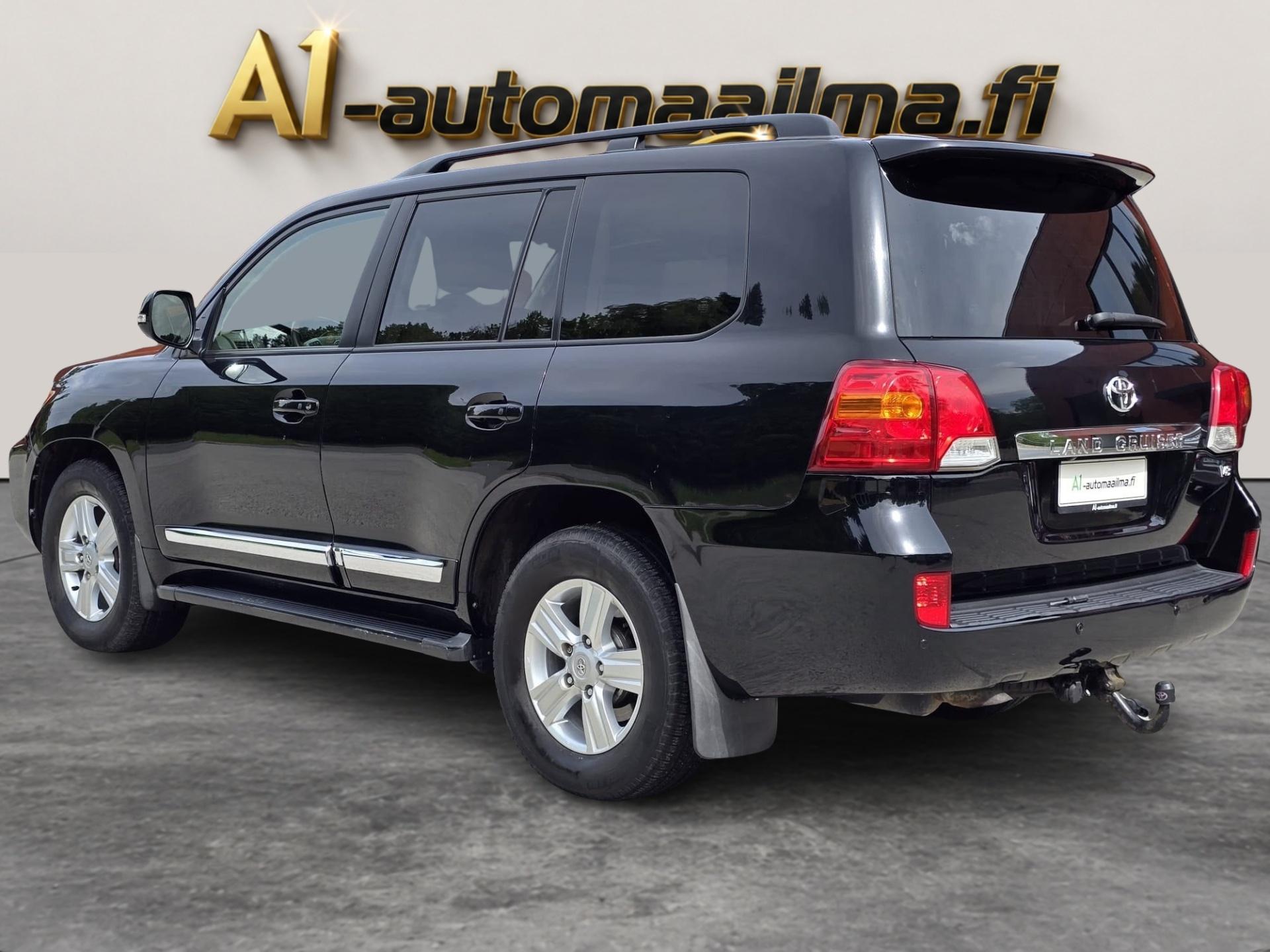TOYOTA Land Cruiser 2014