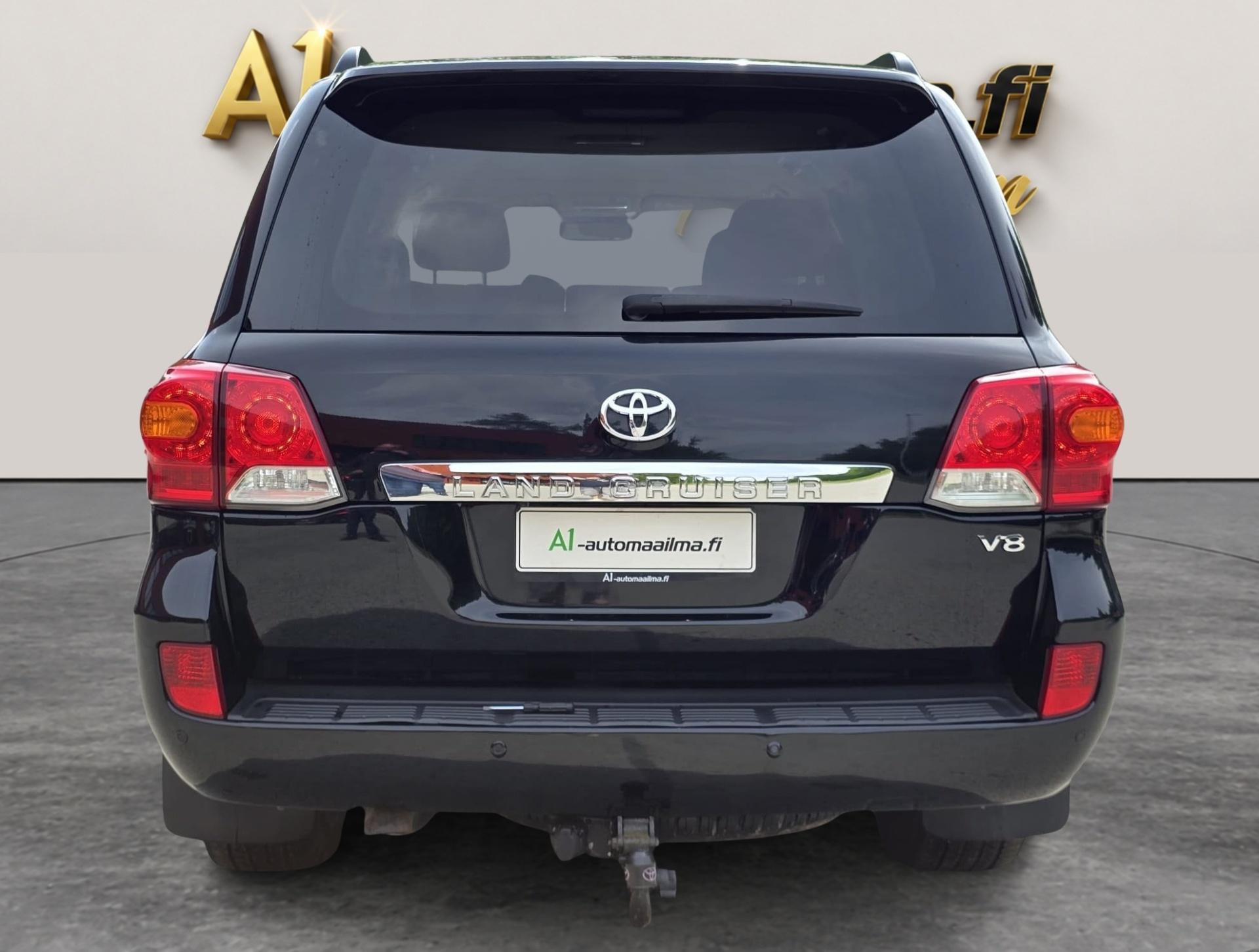 TOYOTA Land Cruiser 2014