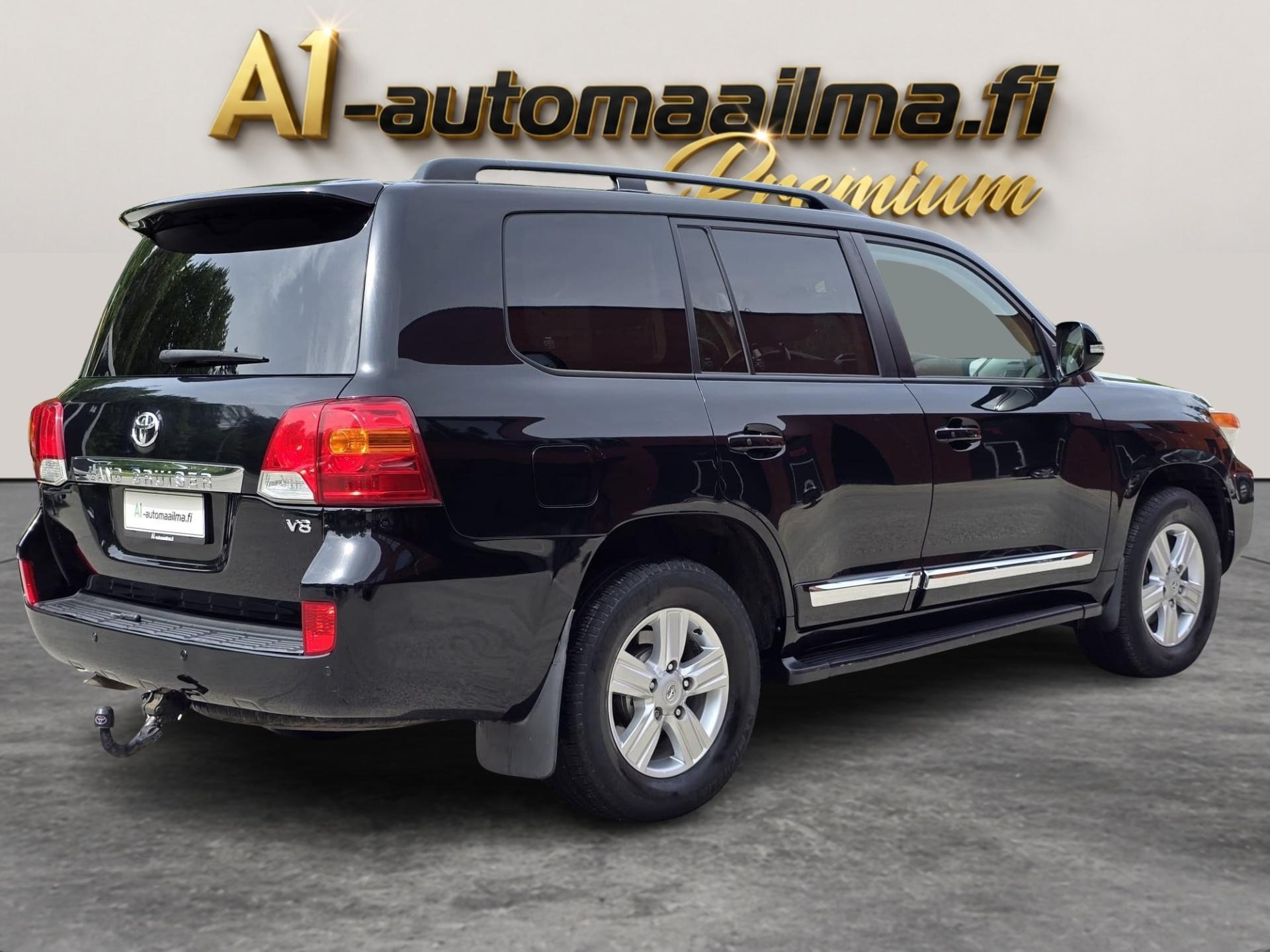 TOYOTA Land Cruiser 2014