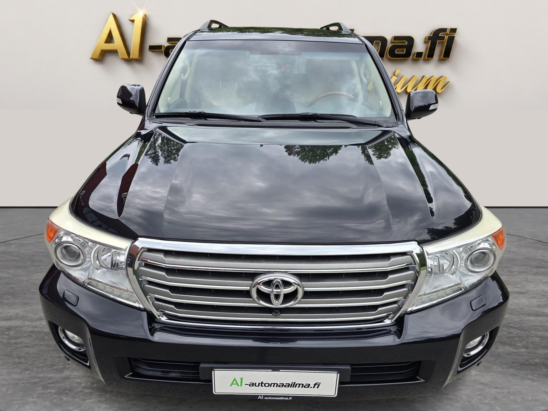 TOYOTA Land Cruiser 2014