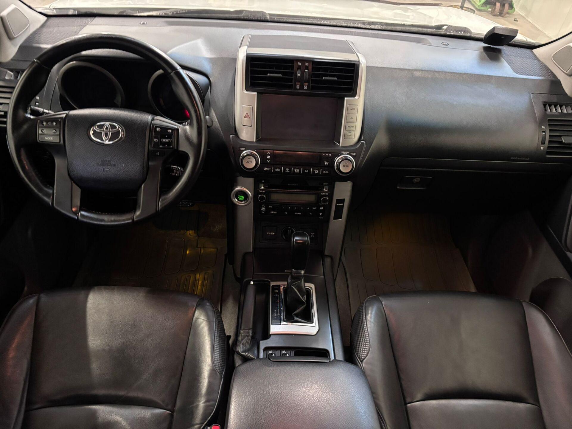 TOYOTA Land Cruiser 2012
