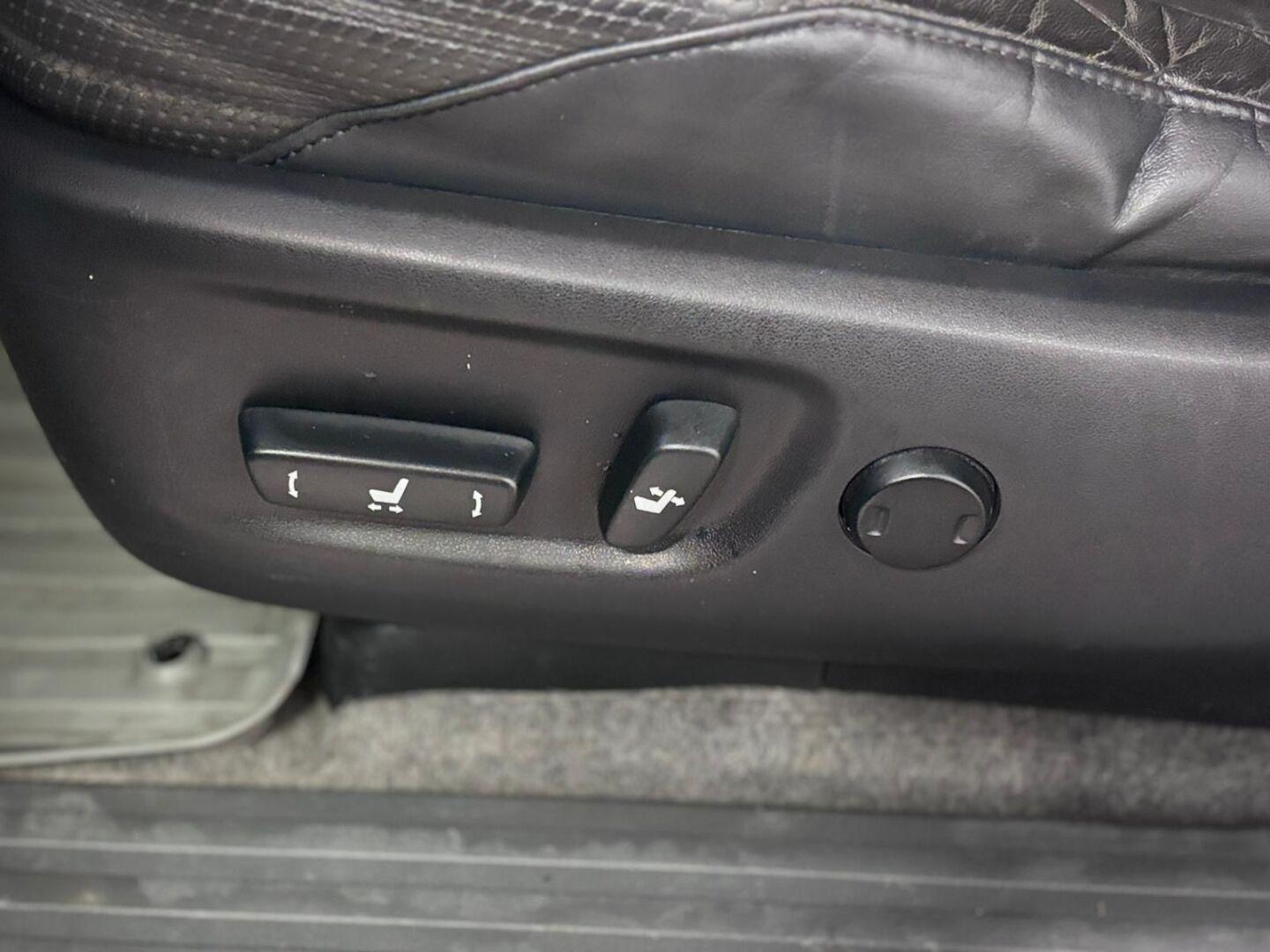 TOYOTA Land Cruiser 2012