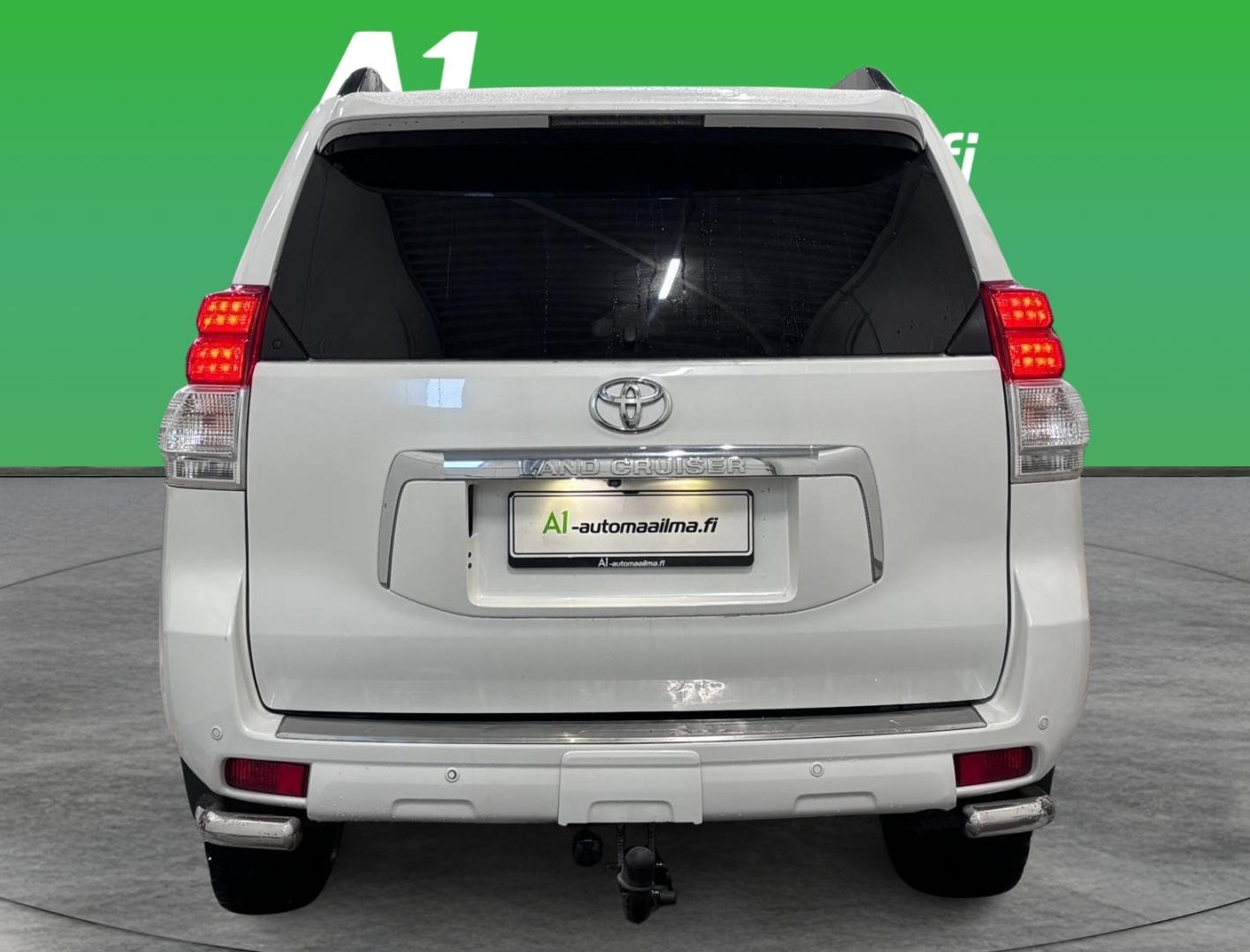 TOYOTA Land Cruiser 2012