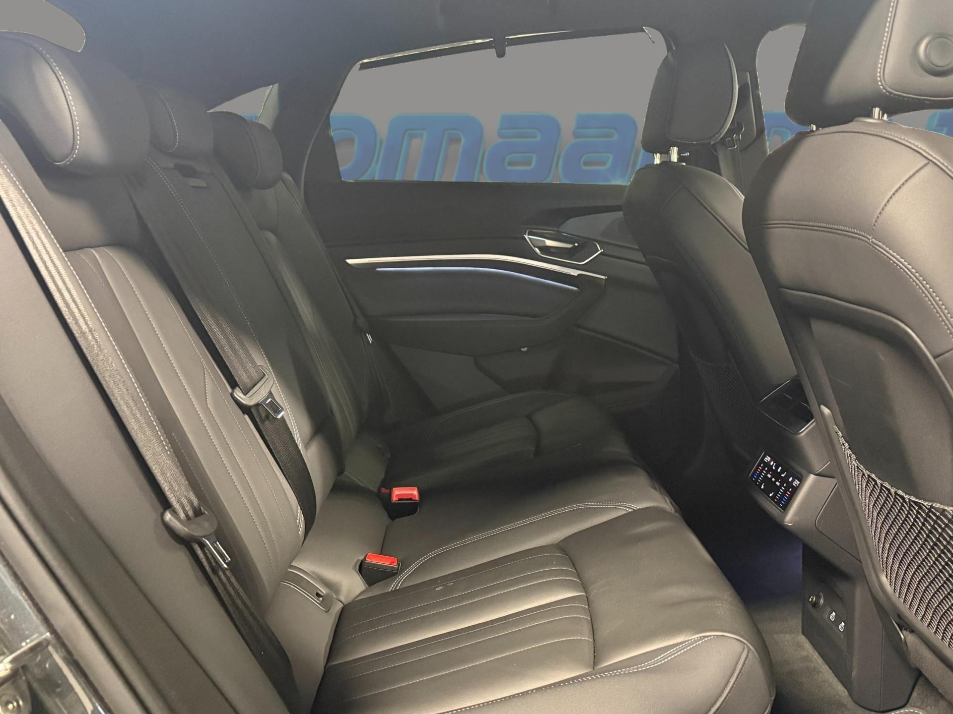 AUDI e-tron 2023