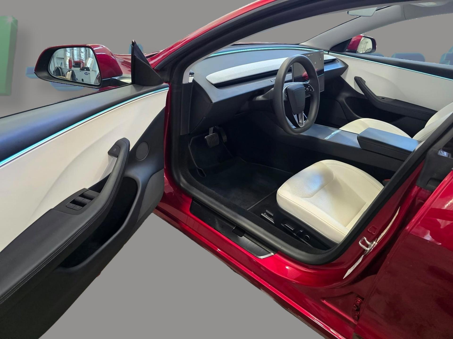 TESLA Model 3 10