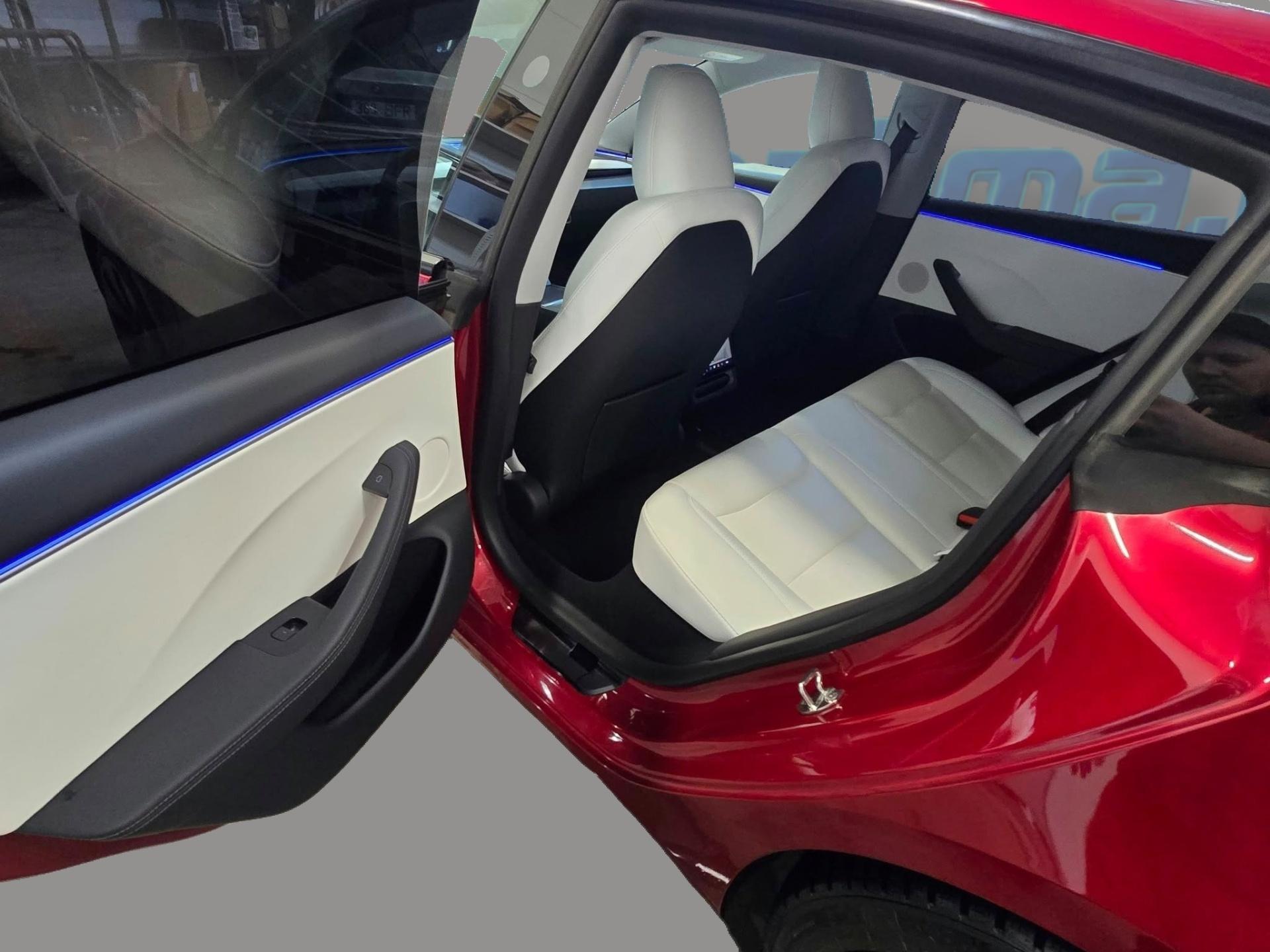 TESLA Model 3 11