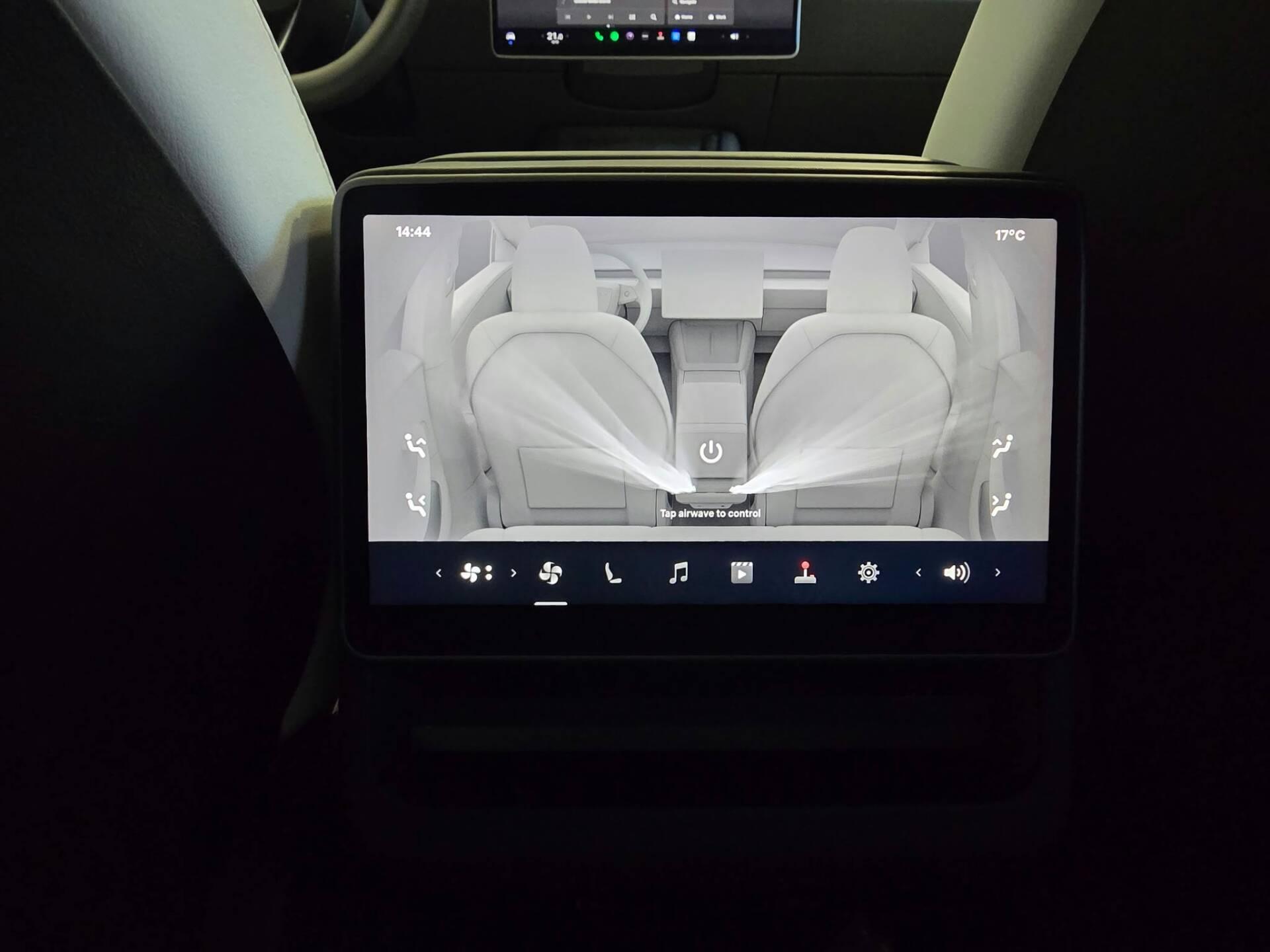 TESLA Model 3 15