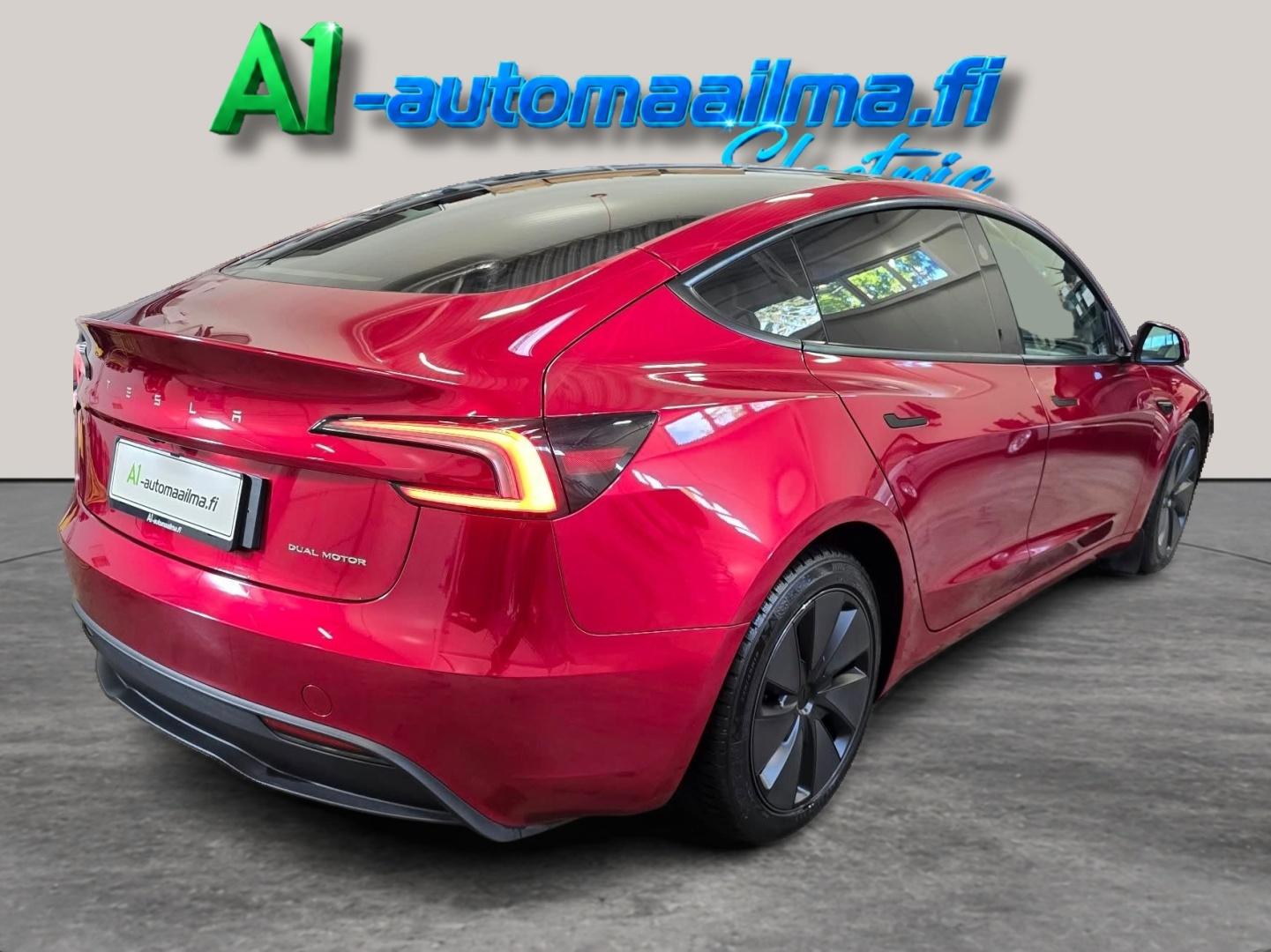 TESLA Model 3 5