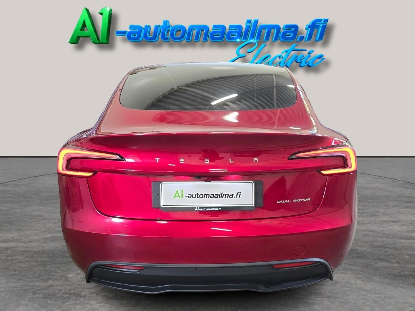TESLA Model 3 6