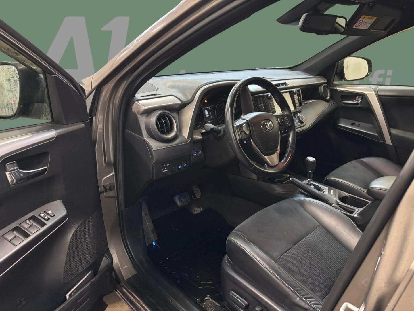 TOYOTA RAV4 2017