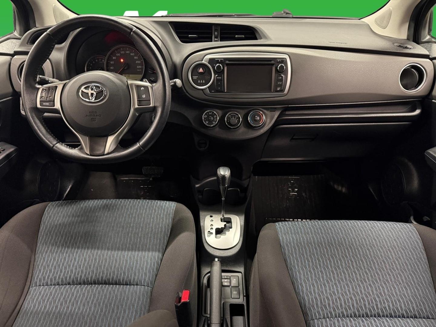 TOYOTA Yaris 2012