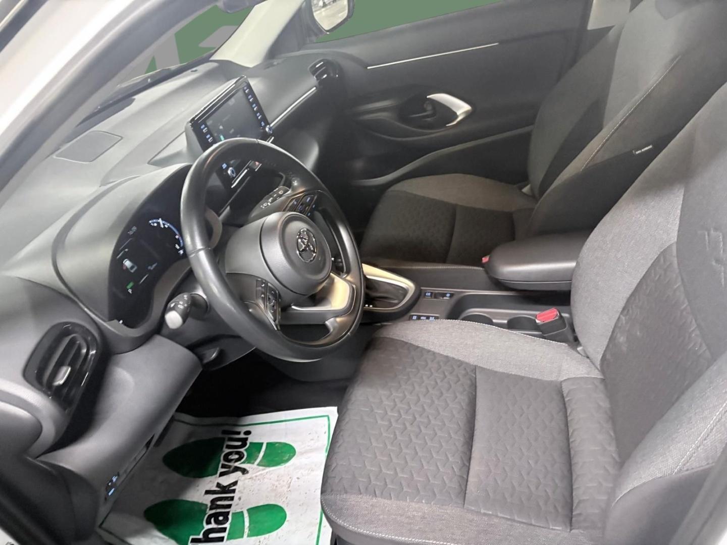 TOYOTA Yaris Cross 2024