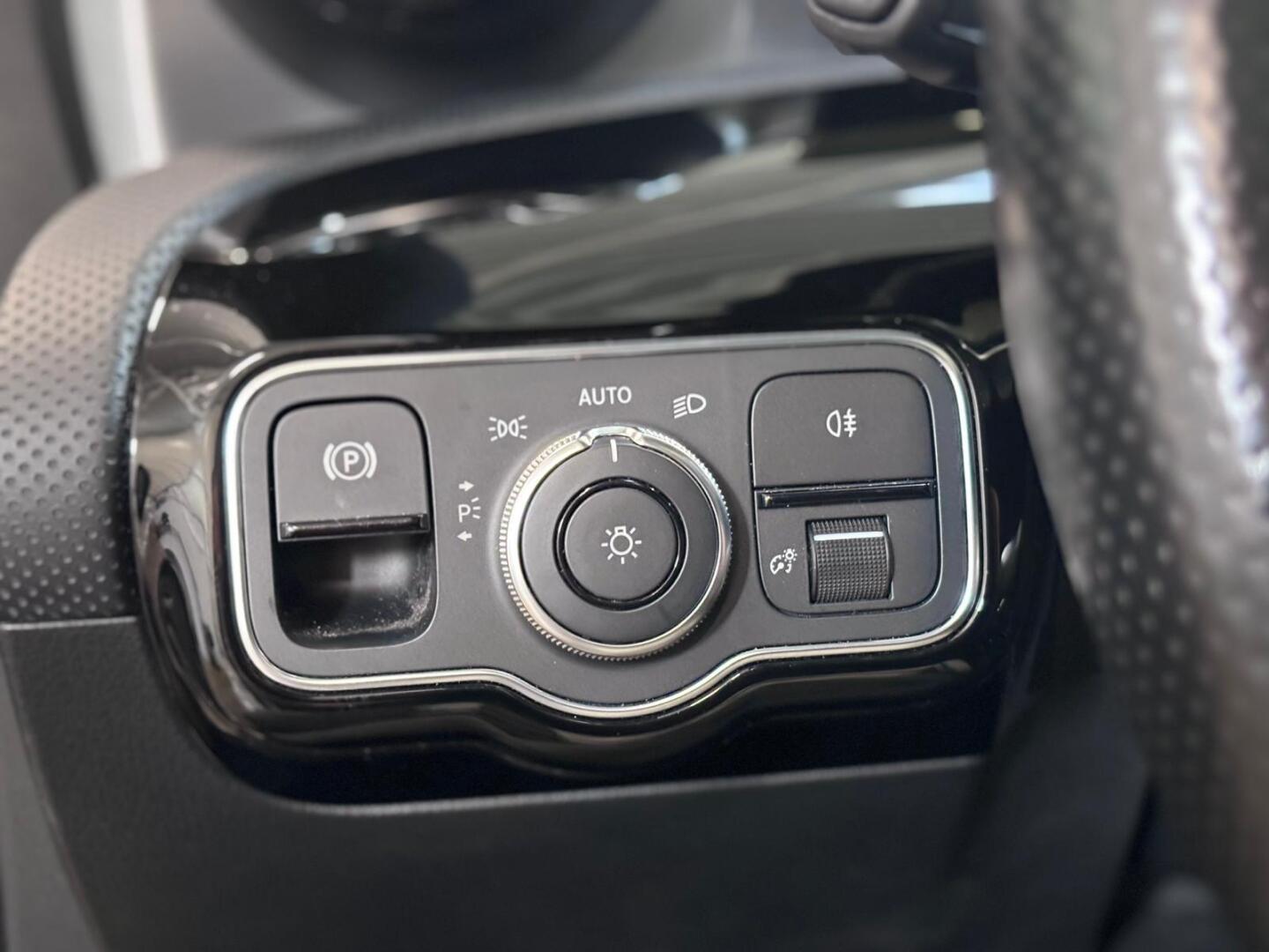 MERCEDES-BENZ A 2020