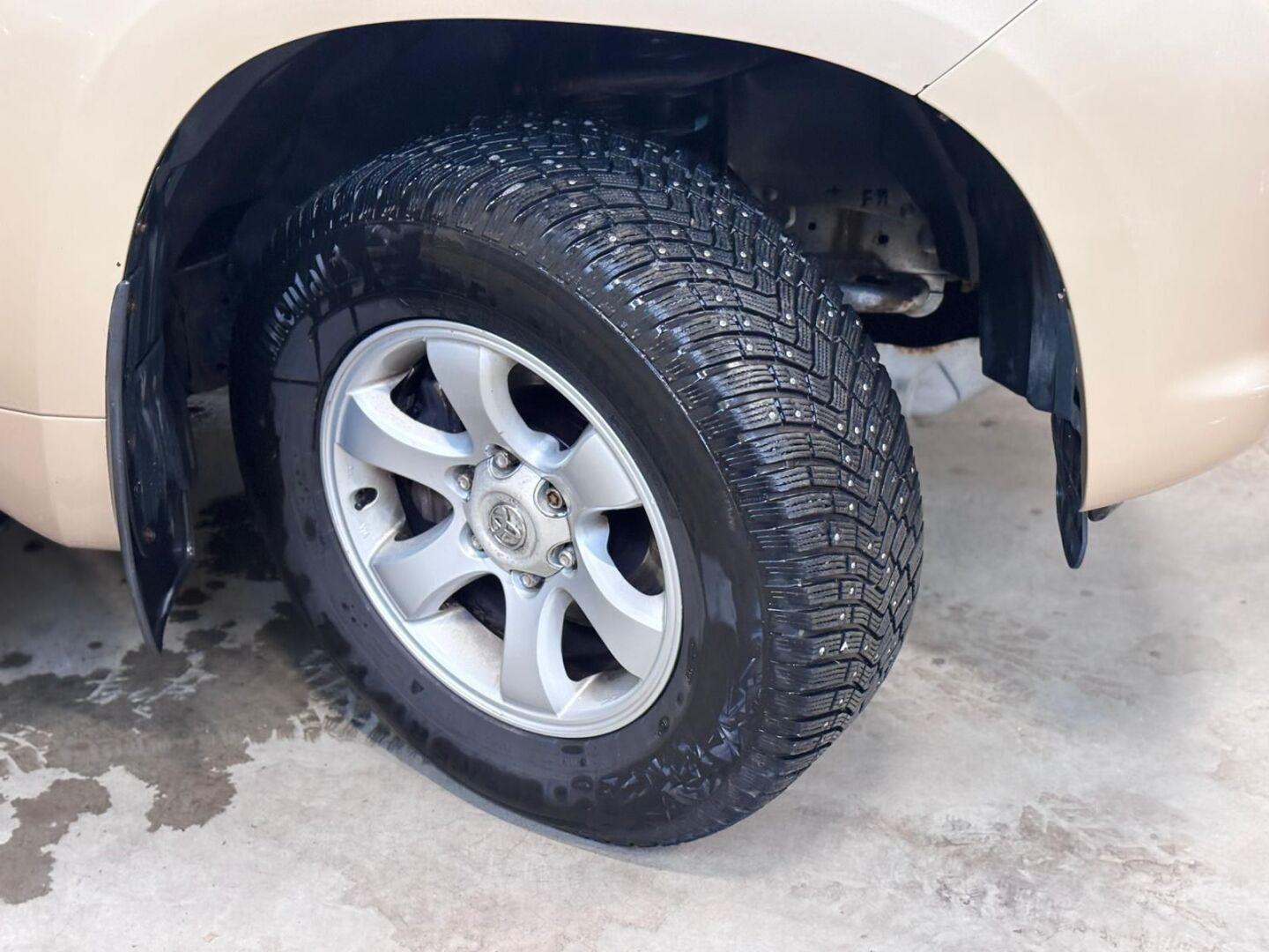 TOYOTA Land Cruiser 2012