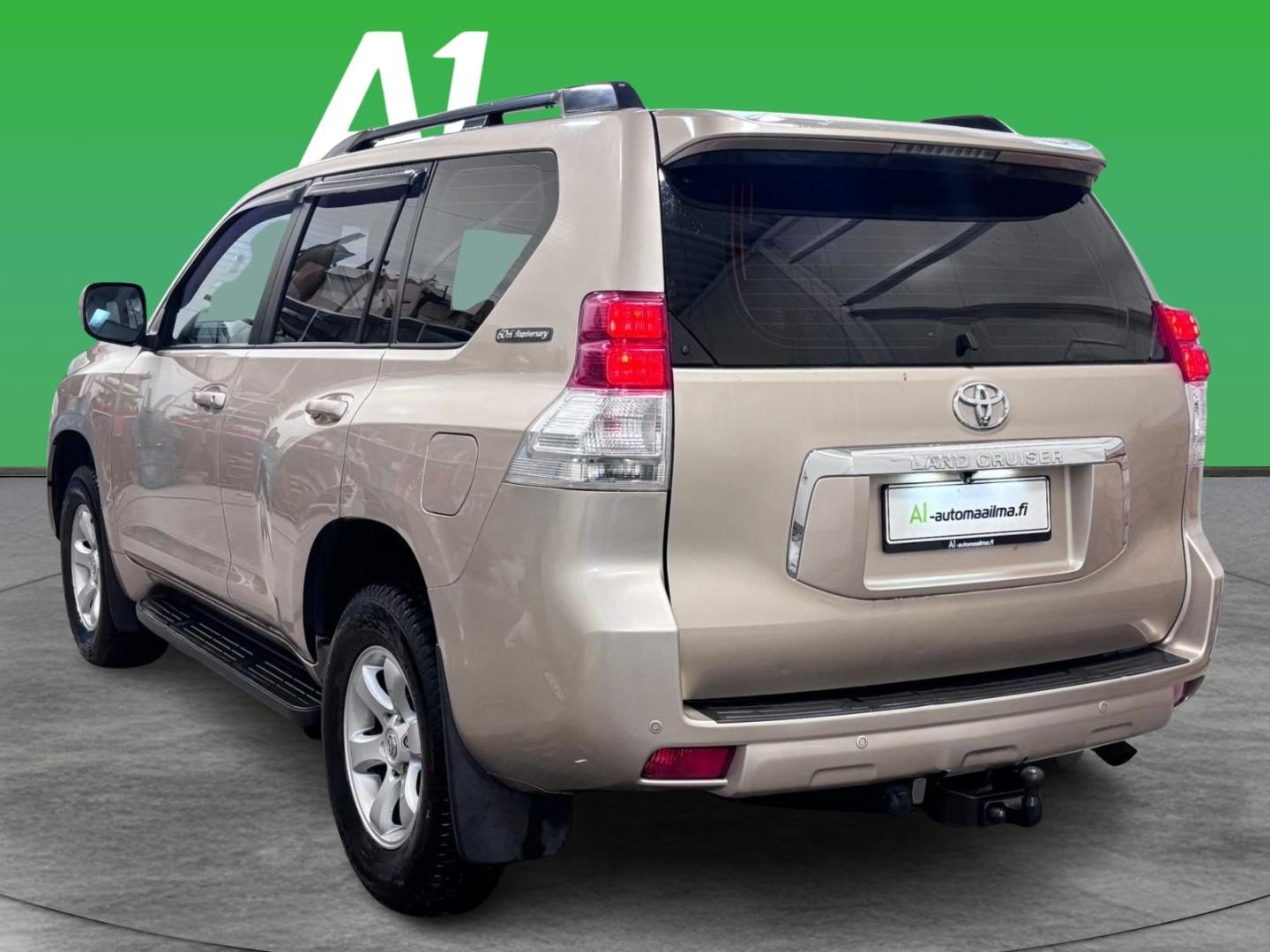 TOYOTA Land Cruiser 2012