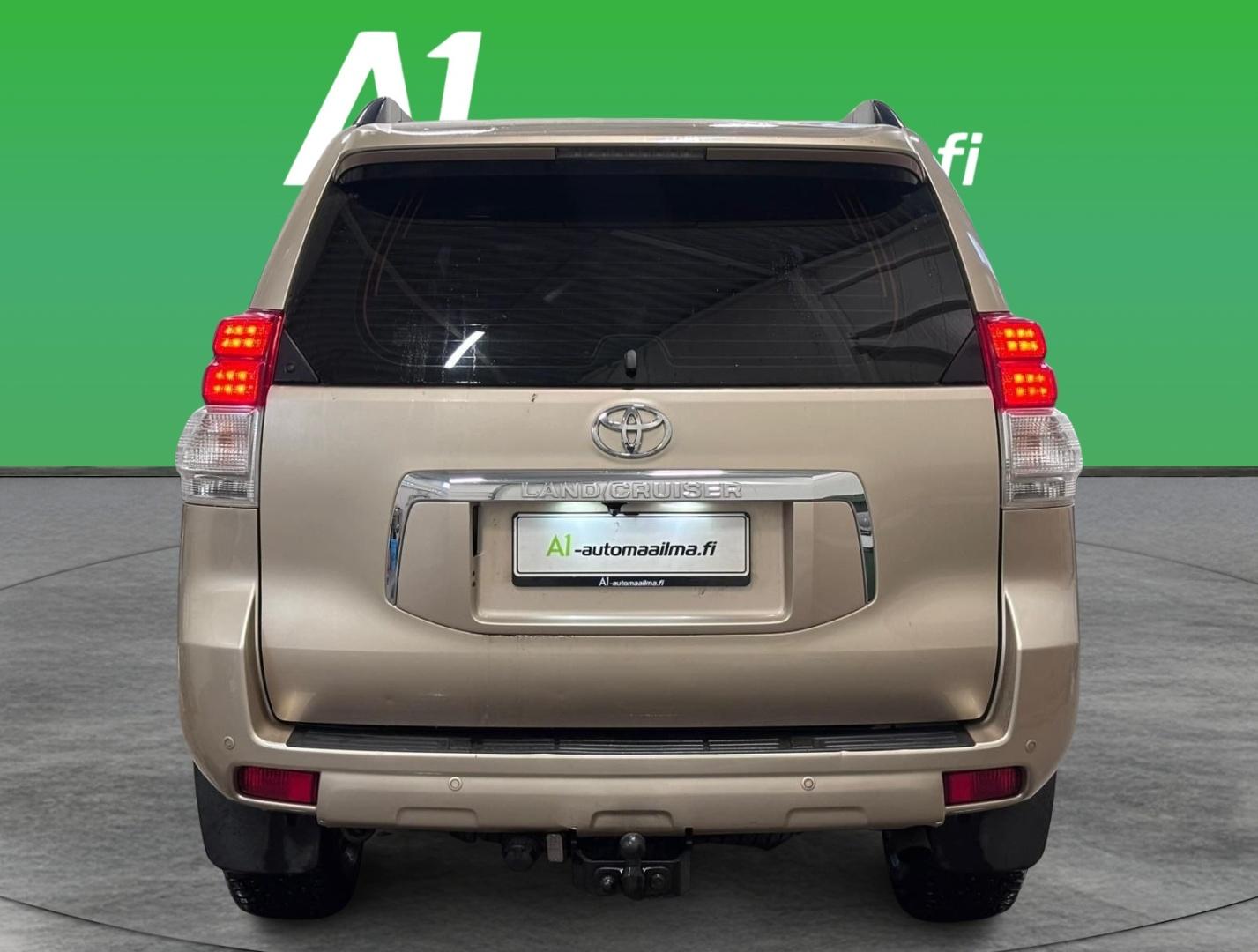 TOYOTA Land Cruiser 2012