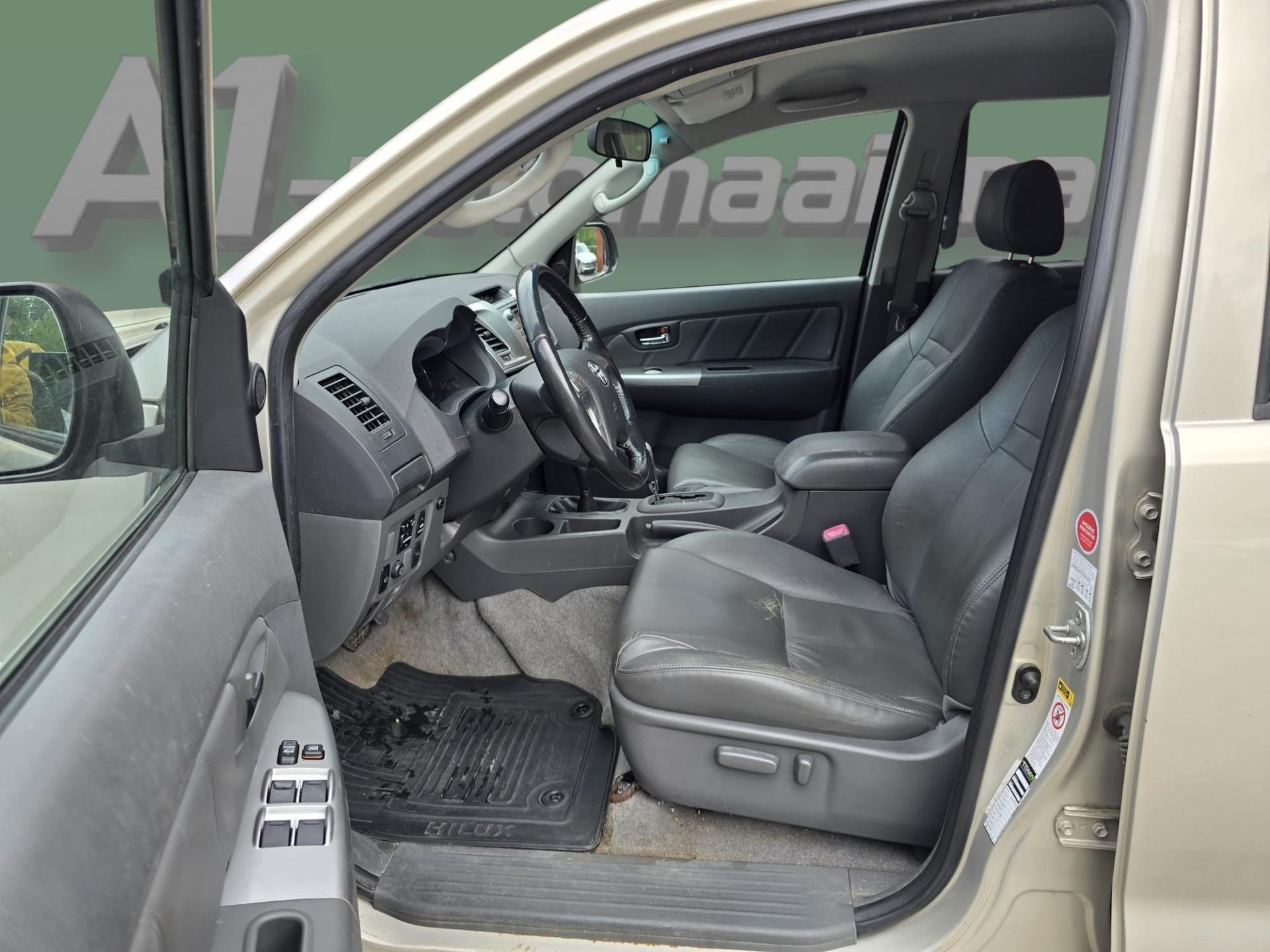 TOYOTA Hilux 2013