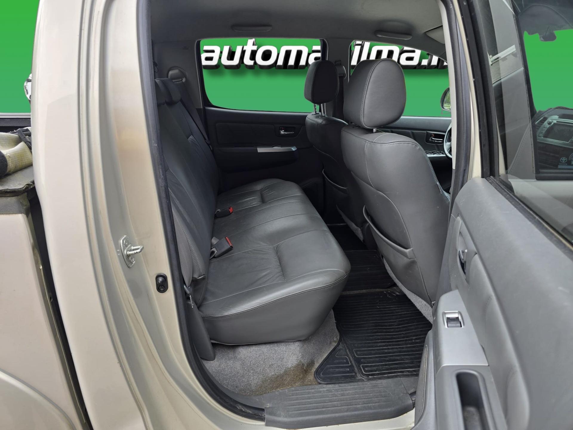 TOYOTA Hilux 2013