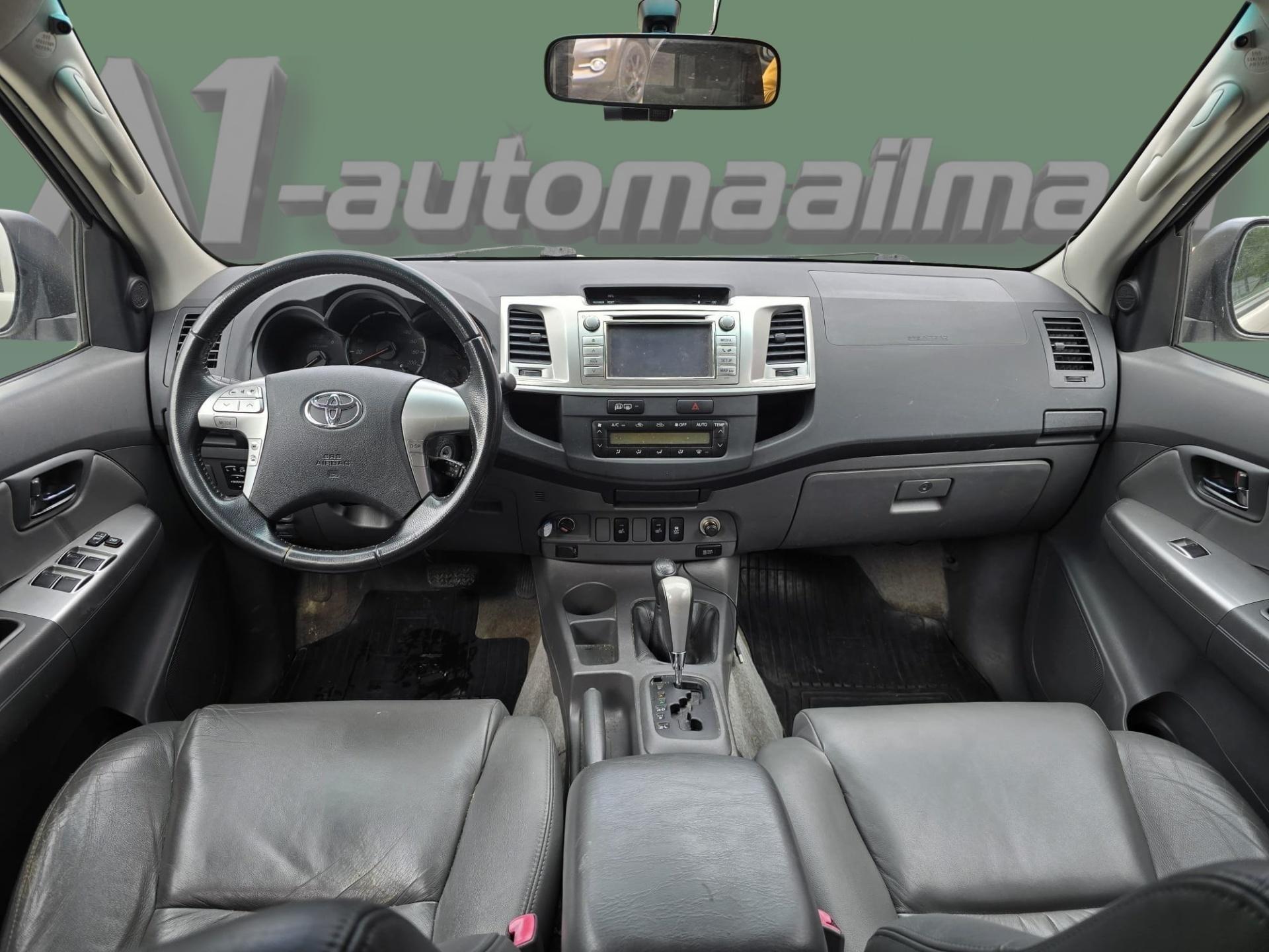 TOYOTA Hilux 2013