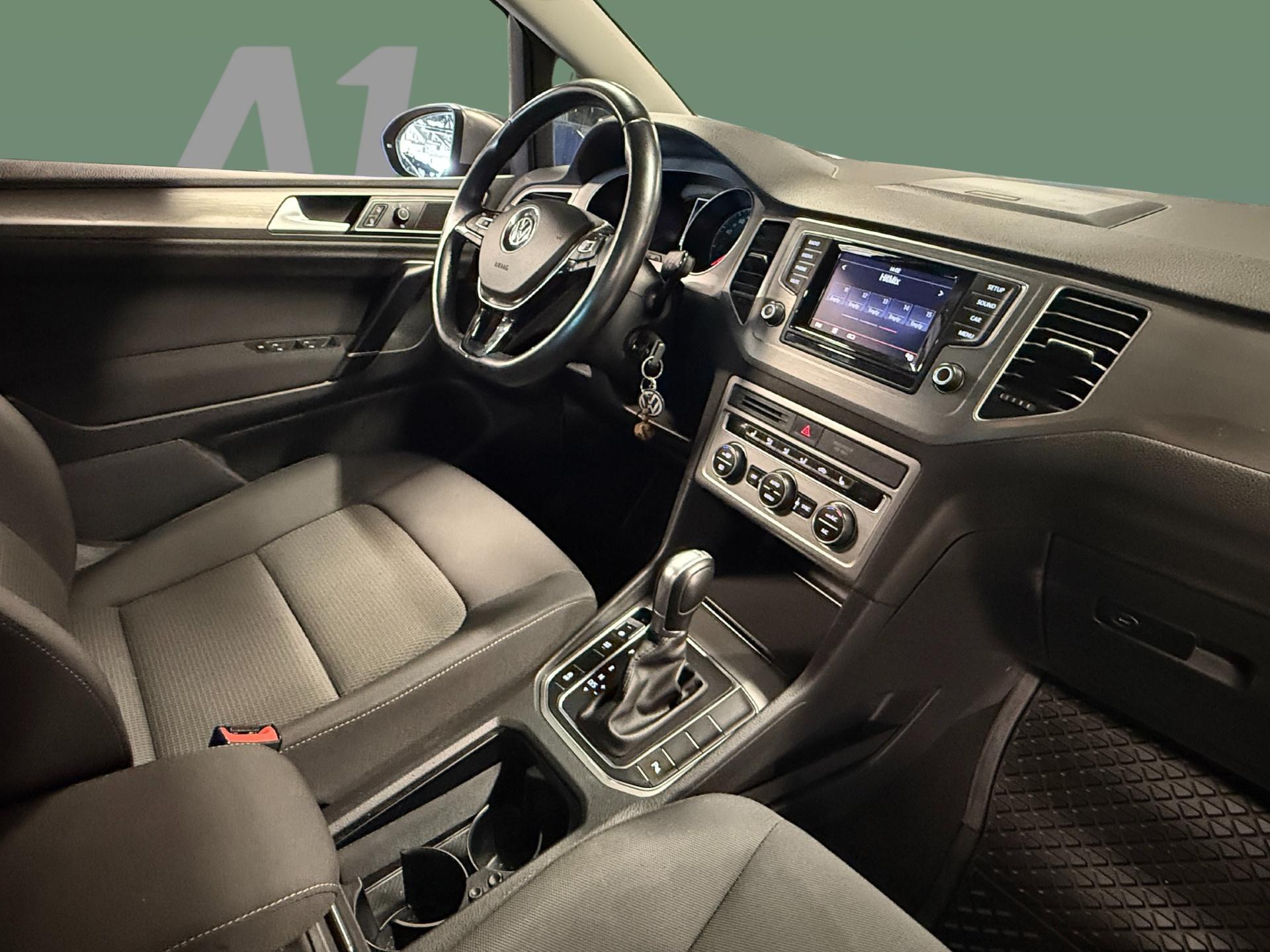 VOLKSWAGEN Golf Sportsvan 2015