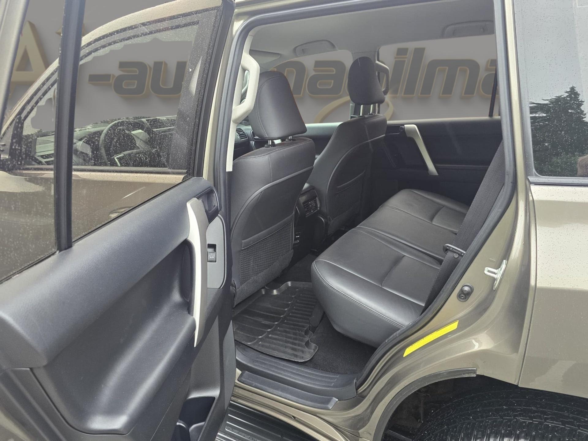 TOYOTA Land Cruiser 2017