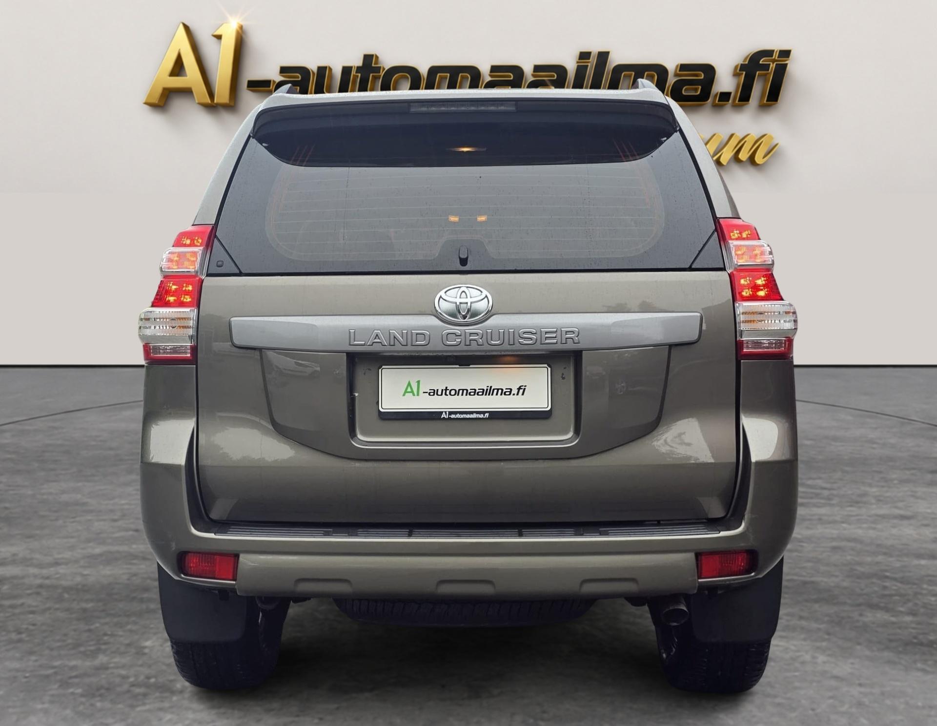 TOYOTA Land Cruiser 2017