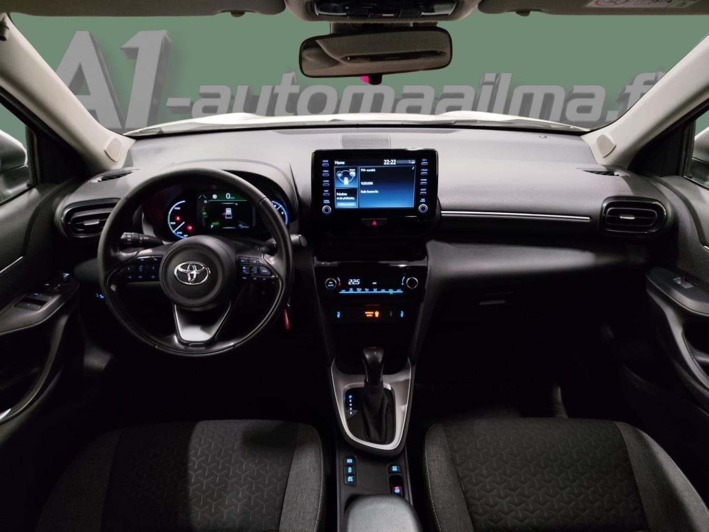 TOYOTA Yaris Cross 2024