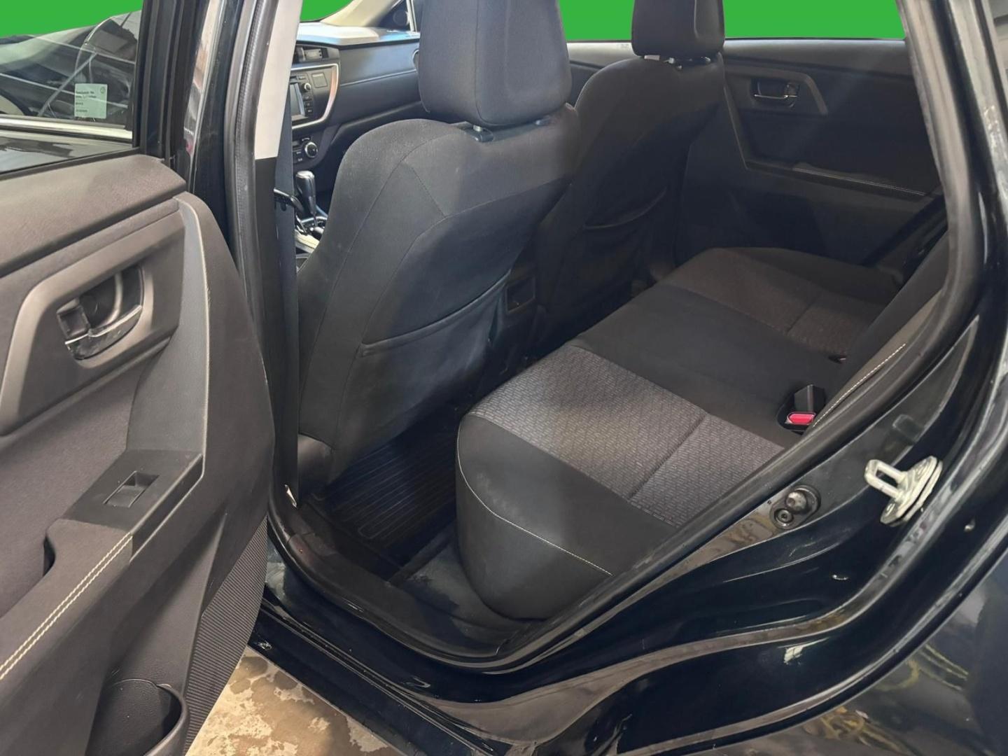 TOYOTA Auris 2015