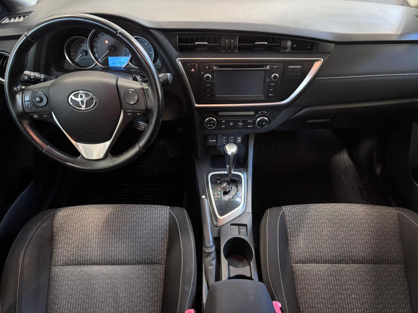 TOYOTA Auris 2015