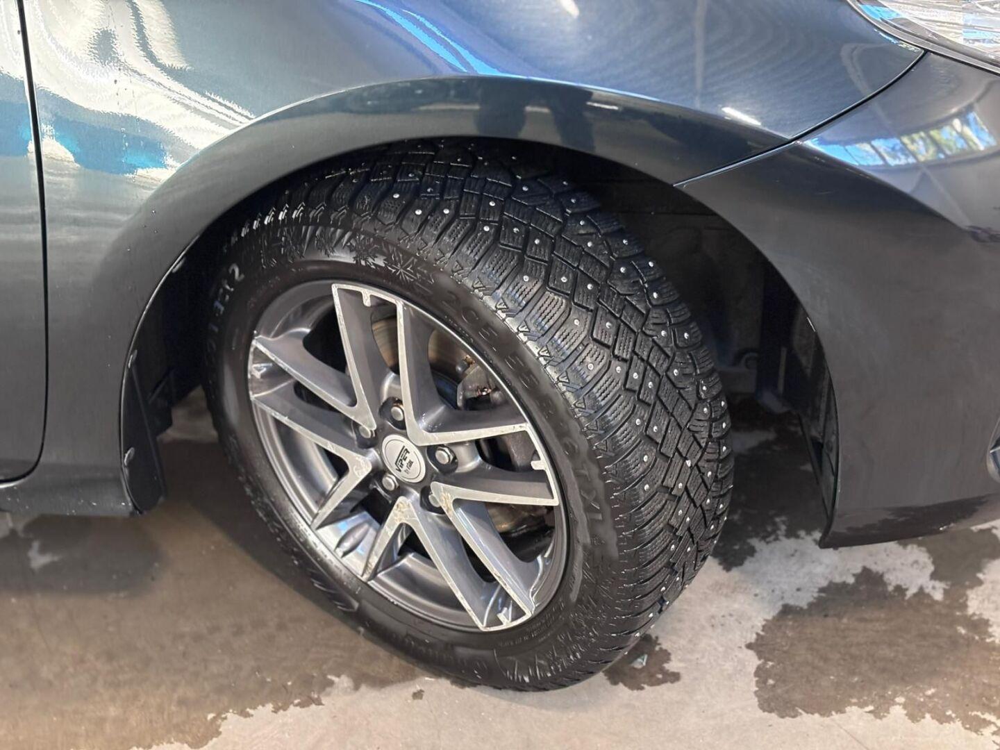 TOYOTA Auris 2015