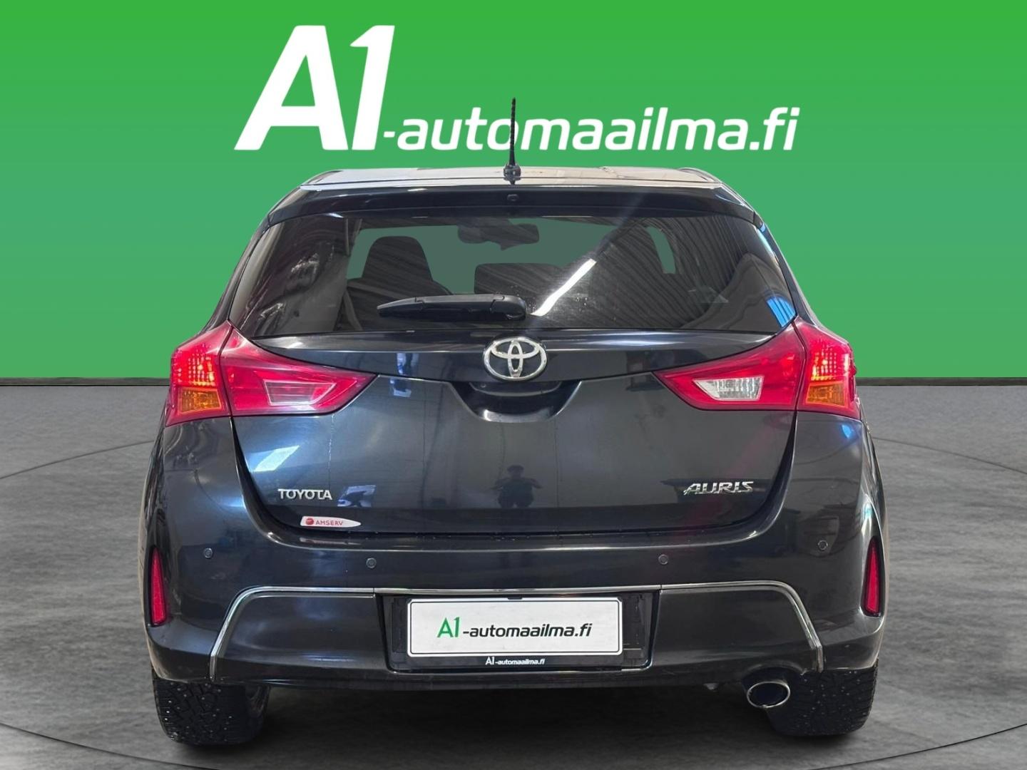 TOYOTA Auris 2015