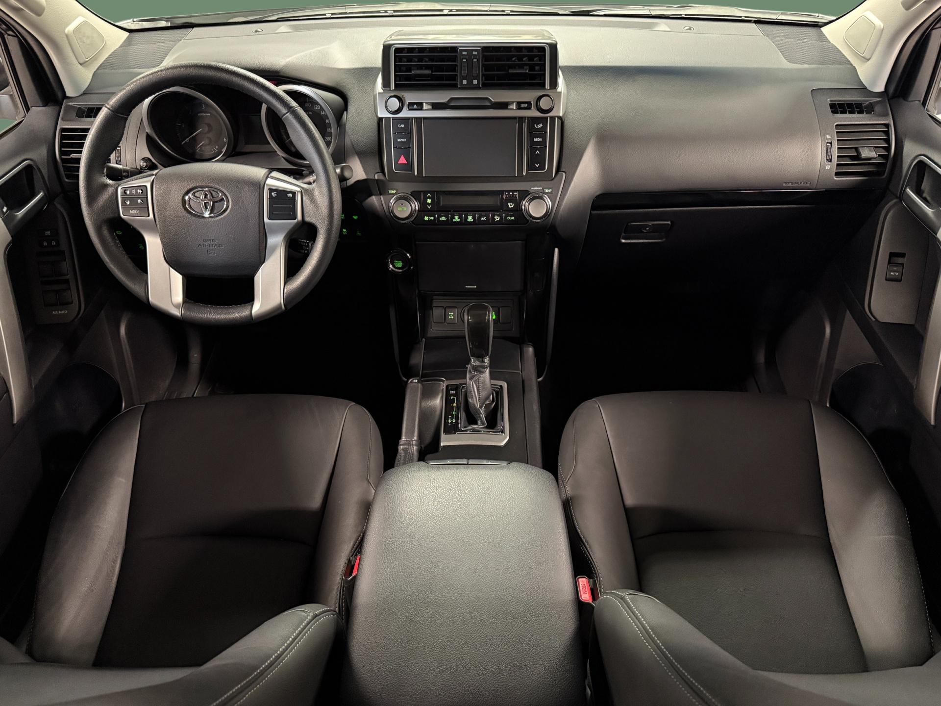 TOYOTA Land Cruiser 2017