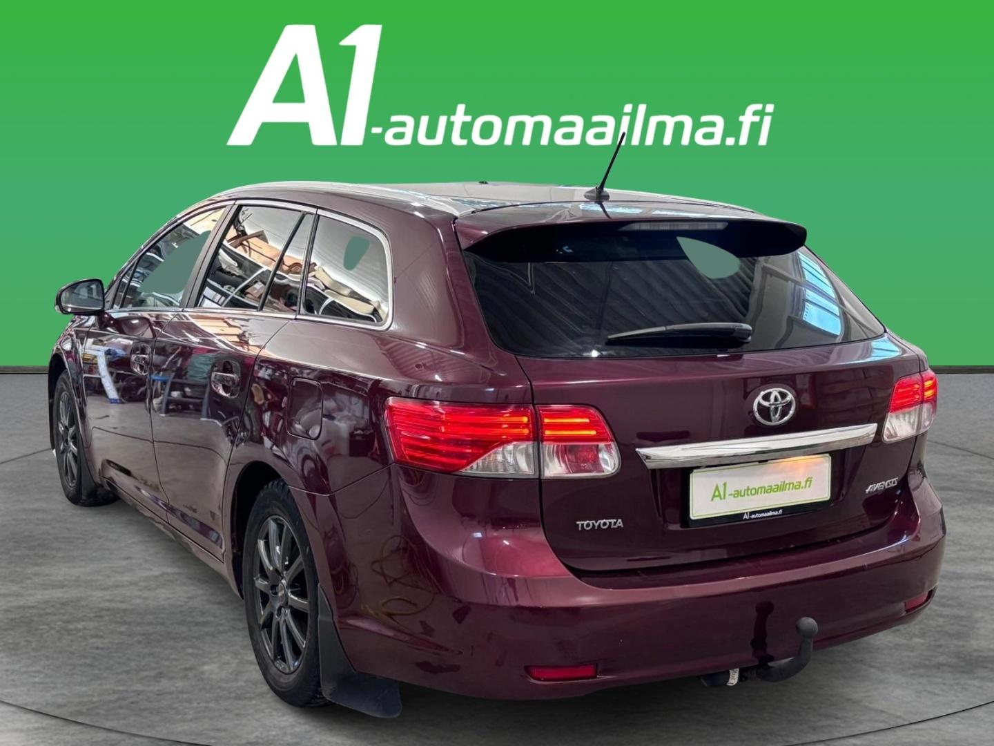 TOYOTA Avensis 2012