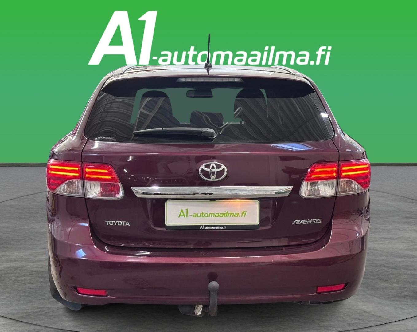TOYOTA Avensis 2012