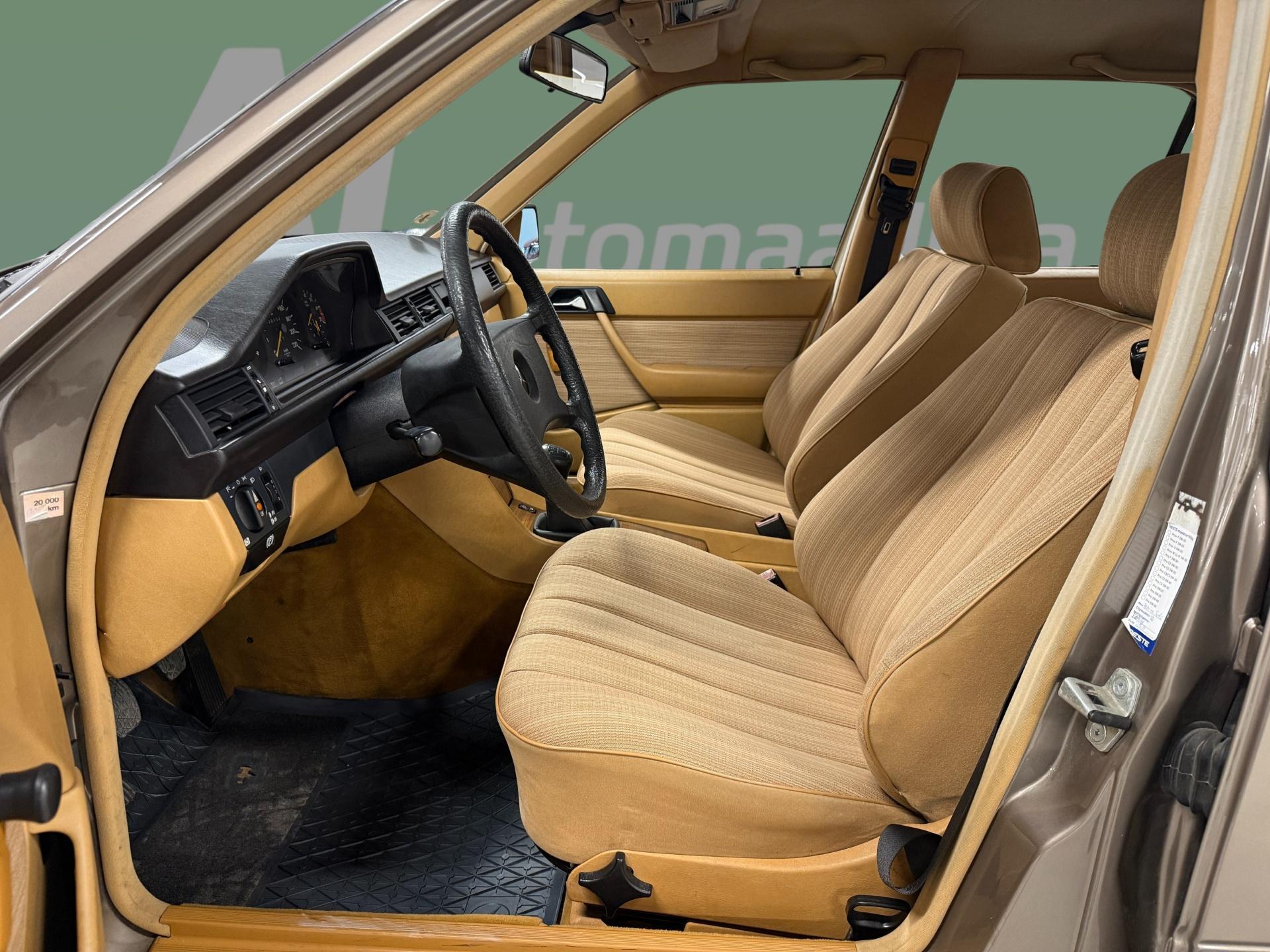 MERCEDES-BENZ 200 1989