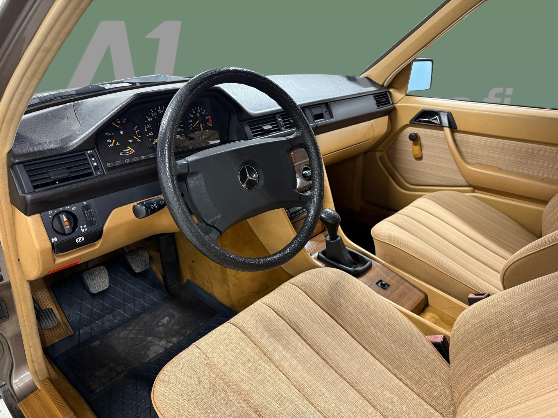 MERCEDES-BENZ 200 1989