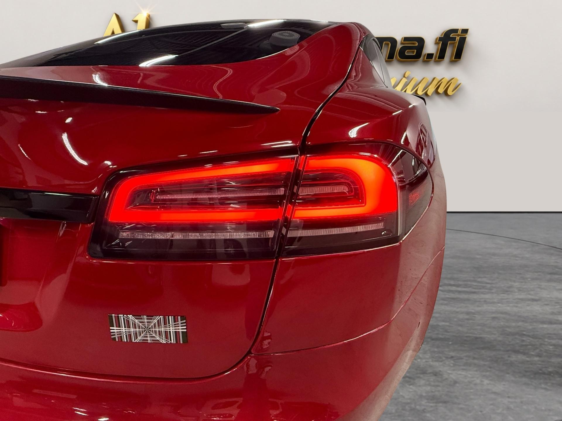 TESLA Model S 2023
