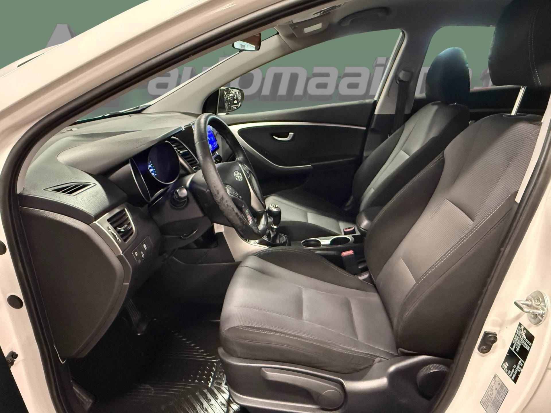 HYUNDAI i30 2013