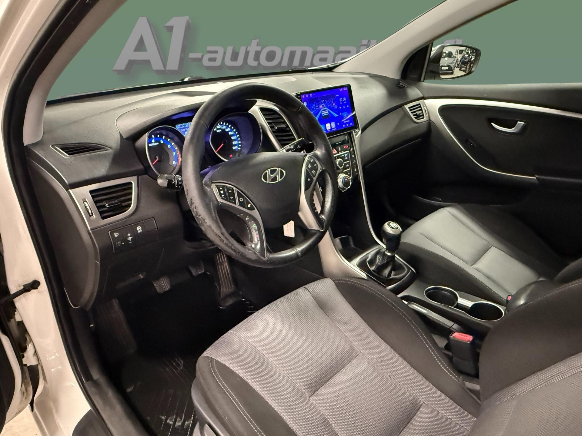 HYUNDAI i30 2013