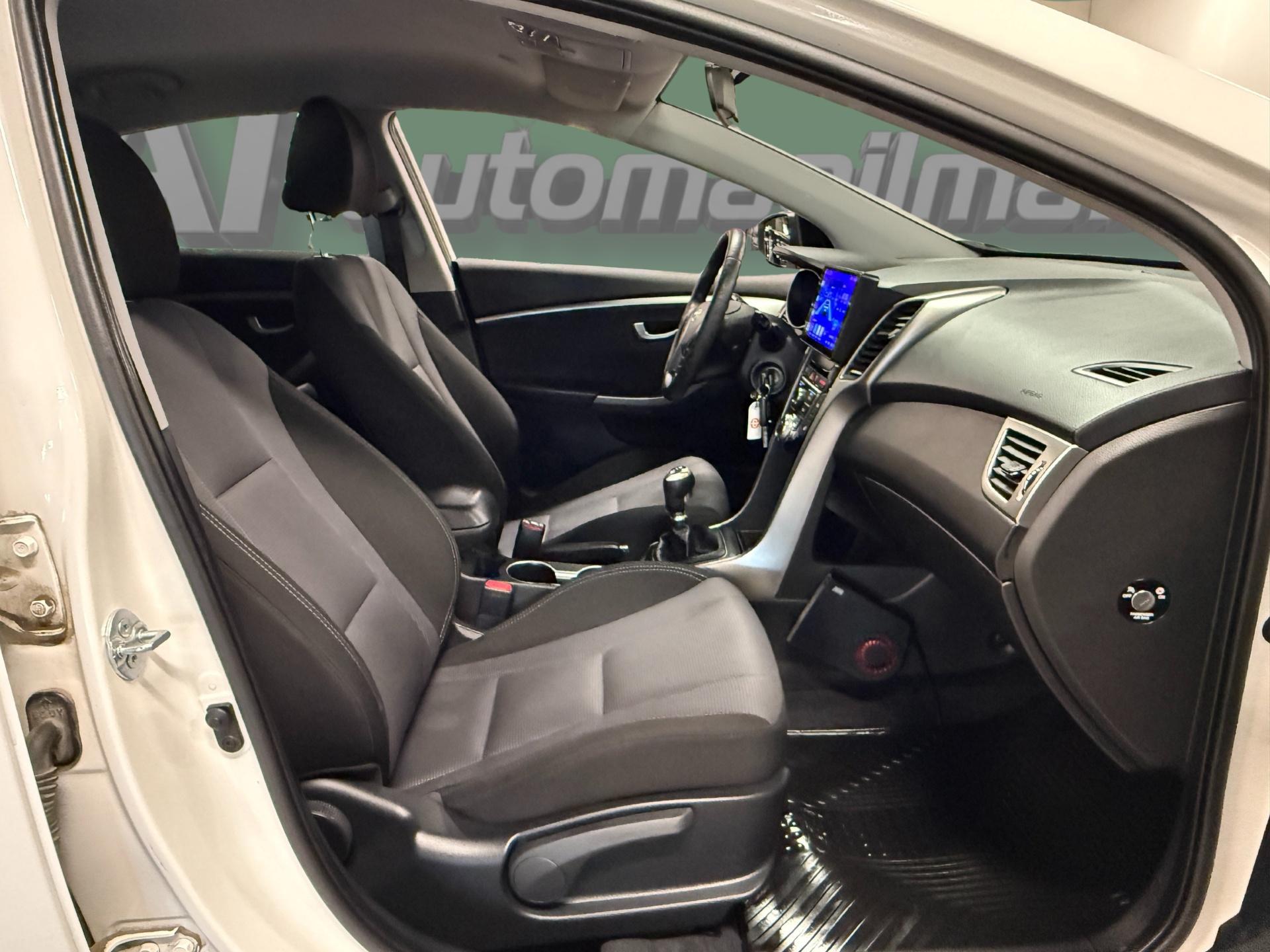 HYUNDAI i30 2013